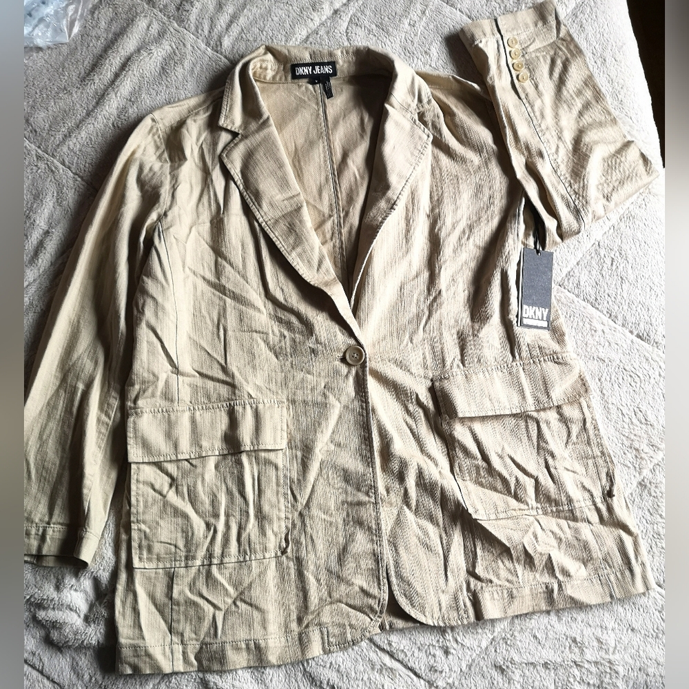 New DKNY suit blazer. Size M